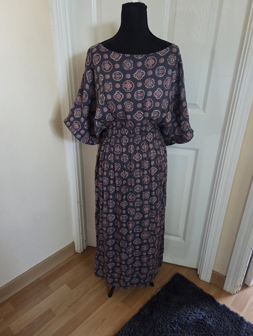 Charcoal Elastic Waist Midi Dress W/ Mauve Medallion Print & Tie Belt Boho L/XL